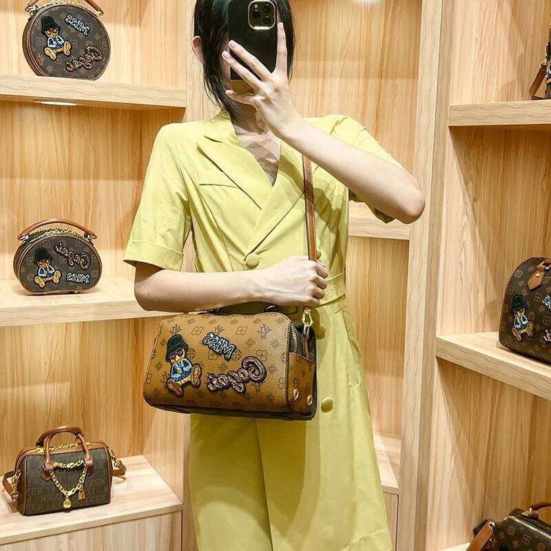 Light Brand Women's Handbag 2025 New Retro Single Shoulder High-End Designer Boston Embroidery Cartoon Crossbody Bag
