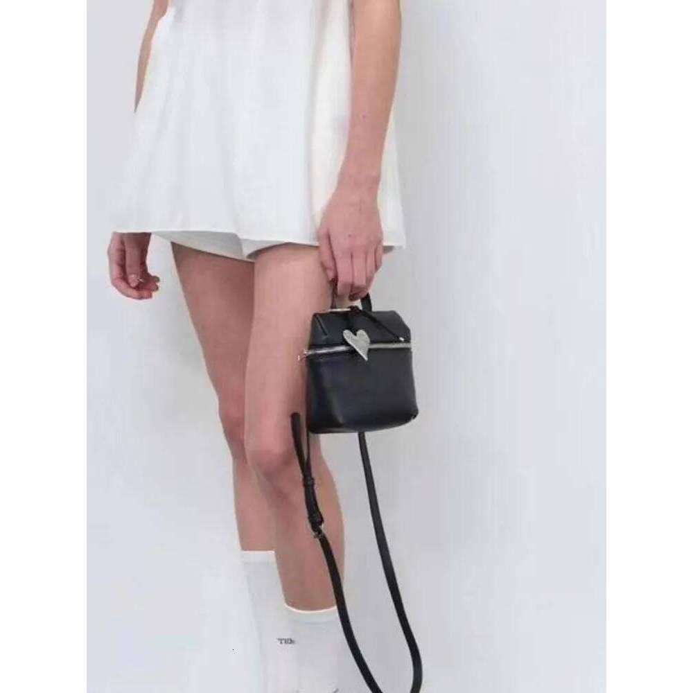 Vintage Women Designer Solid Color Genuine Leather Zipper Small Flap Casual Tote Handbag Versatile Single Shoulder Crossbody Bag 2025/06/10