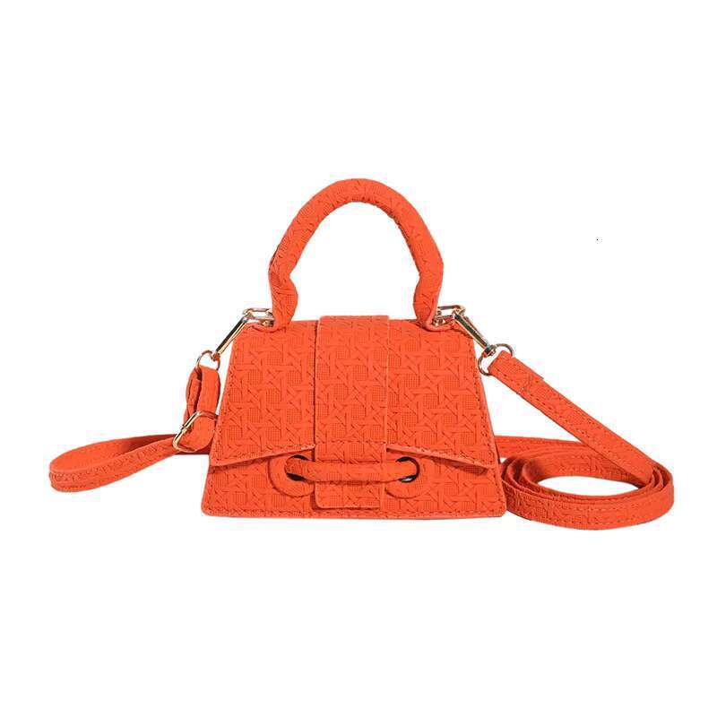 DHgargets 2025 Lattice Popular Fashion Style Elegant Golden Chain Pu Leather Mini Bags Women Handbags