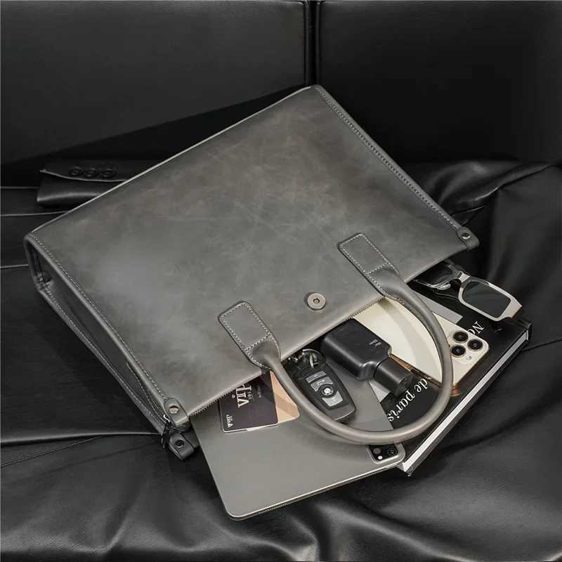 Retro Briefcase Men Handbags Shoulder Bags Business File Crossbody Bag Luxury Leather Mens Briefcase Large Capacity Laptop Bags W250610