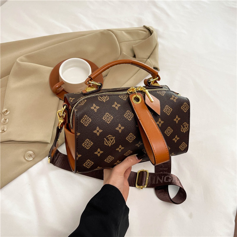 Free Shipping 2025 Designer Women's Luxury New Fashion Retro Vintage Flower Handbag Crossbody Bag