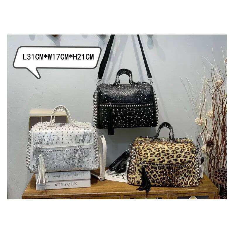 Women's Designer Purses And Handbags Shoulder Bags Vintage Rivet Tote For Women Large Capacity Travel Bag Purse
