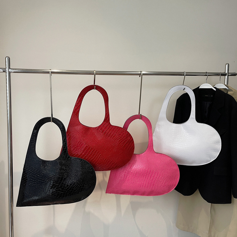 New Designer Bag European And American Style Heart Shaped Handbag For Women Autumn Winter New Street Fashion Show Large Free delivery Capacity Shoulde