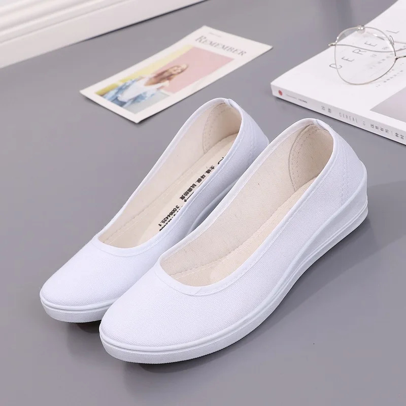Fashionable White Nurse Shoes Beauty Salon Work Comfortable Cloth Sneakers All-white Canvas Wedge-heeled Non-slip Single Shoes 250603