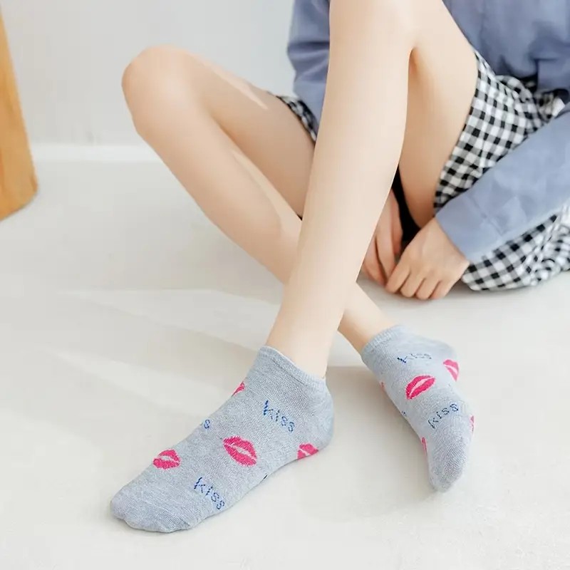 Academy-Inspired Women's Knitwear: Soft Low Cut Boat Socks Perfect for Seasonal Transitions