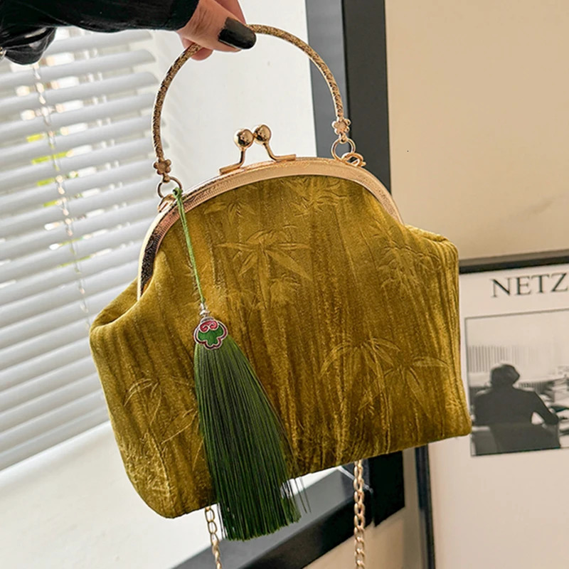 Retro Evening Bag Women Handbags Vintage Chain Tassels Shoulder Bags Lock Shell Clip Crossbody Bag Female Purse 250606