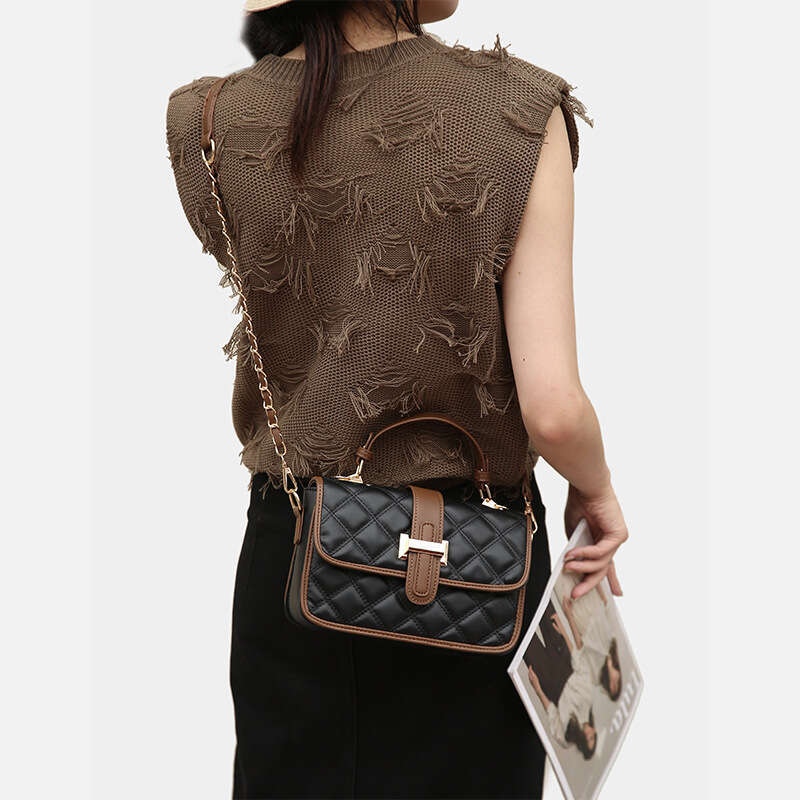 2025 New Quilted Chain Crossbody High-end Handheld Shoulder Fashion Simple Versatile Light Luxury Small Square Bag