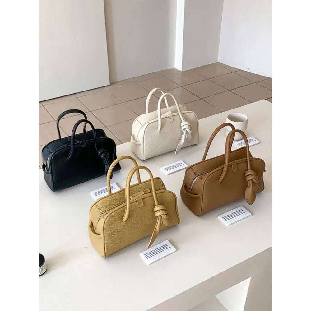 Matte PU Leather Shoulder Bags Women Simple Large Capacity Office Worker Commuter Underarm Bag 2025 New Solid Boston Handbags