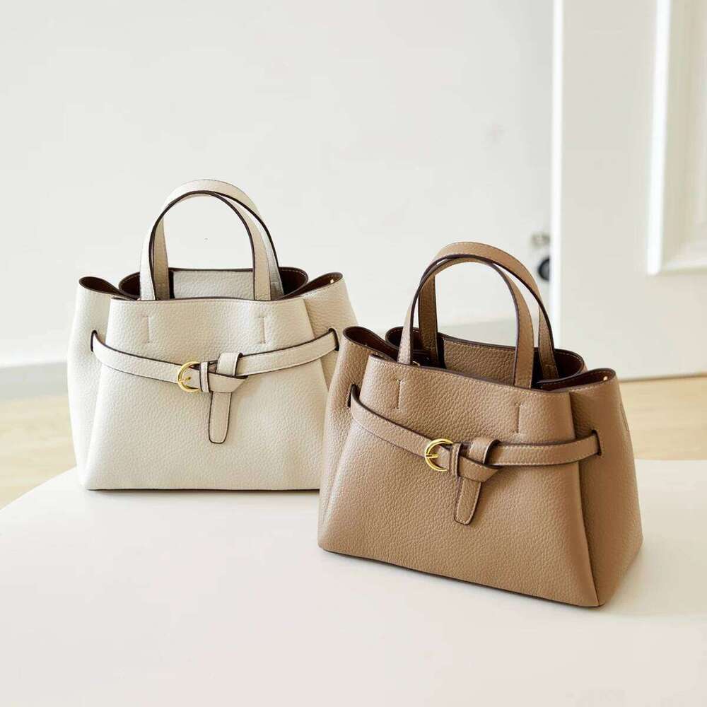 Women's Faux Leather Crossbody Bag Stylish Design Sparkling Chain Soft Material Lightweight Structure