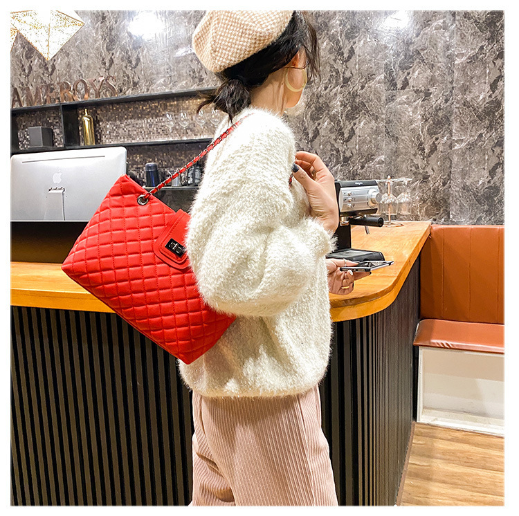 Free Shipping New Designer Bag For 2025 Quilted Large Capacity Bag Women Spring Luxury Wallet Fashion Chain Shoulder Crossbody Celebrity Tote