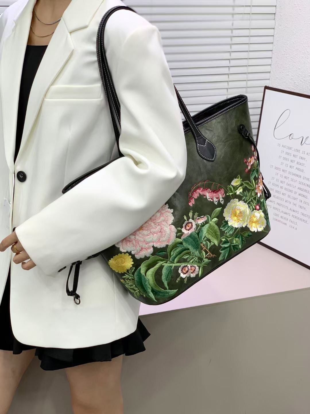 RH8786 Chinese Floral - Embroidered Handbags designer bag Support customization