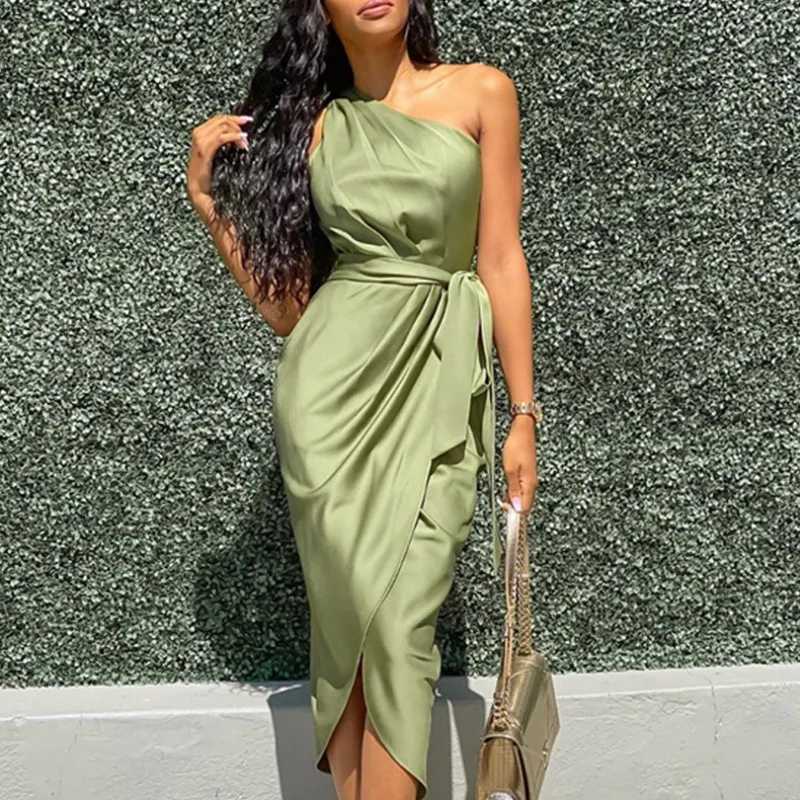 New dress for cross-border womens clothing wholesale in Europe and America irregular diagonal shoulder belt slim fit satin dress XJ250610