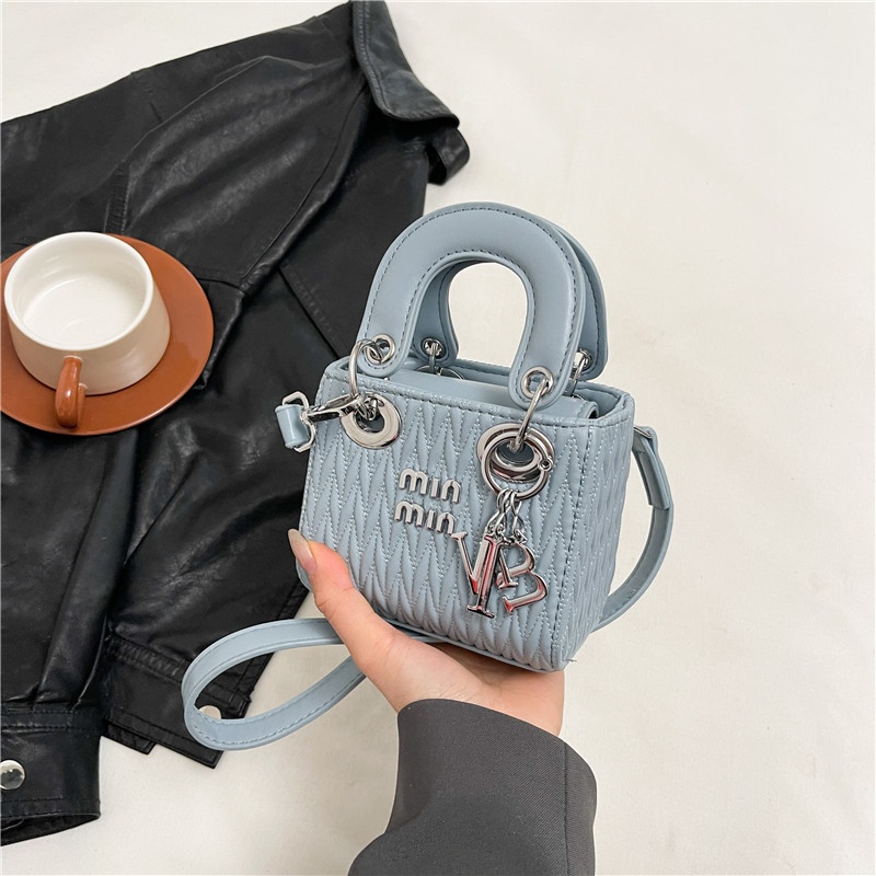 Free Shipping 2025 Designer Women's Luxury Fashion Style One Shoulder Handbag Cross Shoulder Small Square Bag black