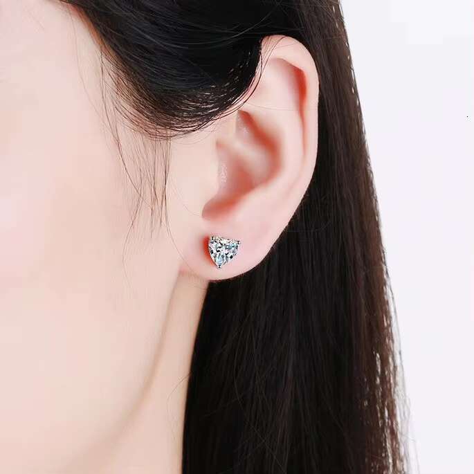 S925 Sterling Silver Heart-Shaped Moissanite Stud Earrings for Women - Minimalist Design with Pt950 Gold Plating