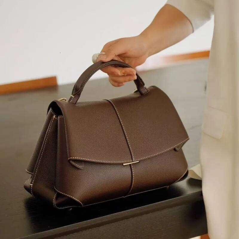 2025 Hot-Selling Model Popular Series 2024 New Bag European And American Fashion Leather Pleated Women's Handbag