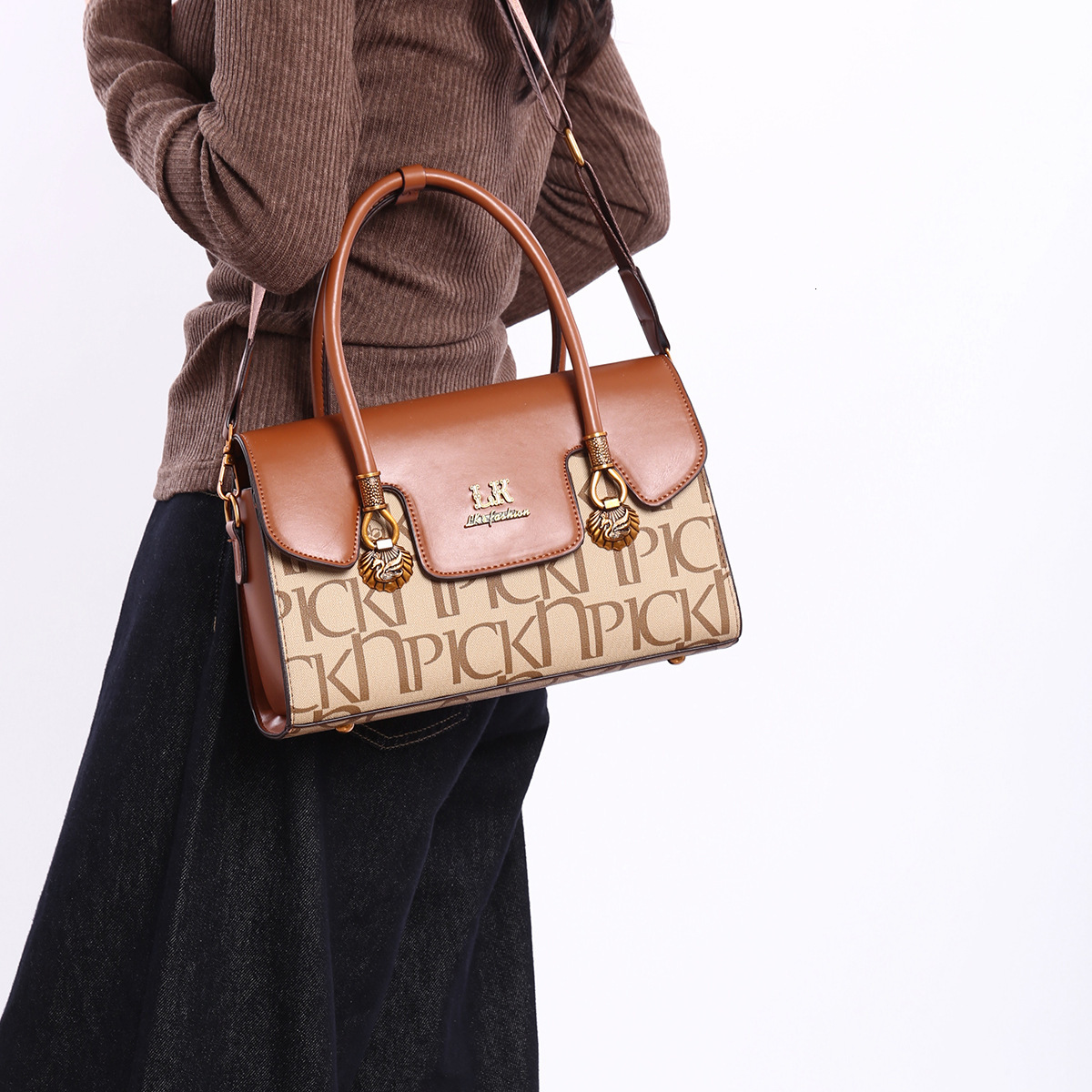 Luxury Wallet Free Shipping 2025 New Designer Bag Retro Fashion Multi Functional Lightweight Handbag Printed Shoulder Width Women's Shoulder Bag