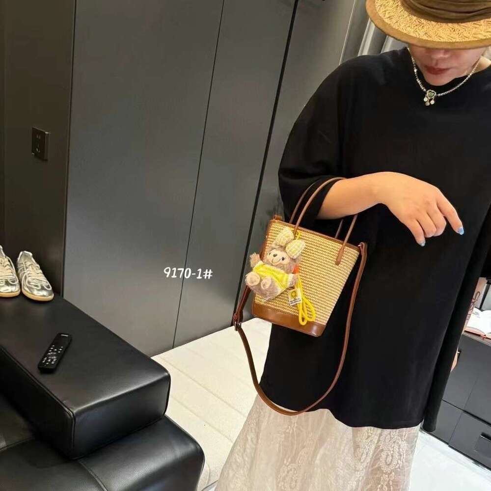 2025 New Straw Woven Commuter Handbag Casual Beach Vacation Tote Fashion Crossbody Bag