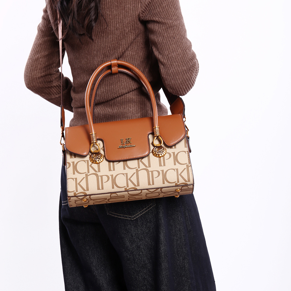Luxury Wallet Free Shipping 2025 New Designer Bag Retro Fashion Multi Functional Lightweight Handbag Printed Shoulder Width Women's Shoulder Bag