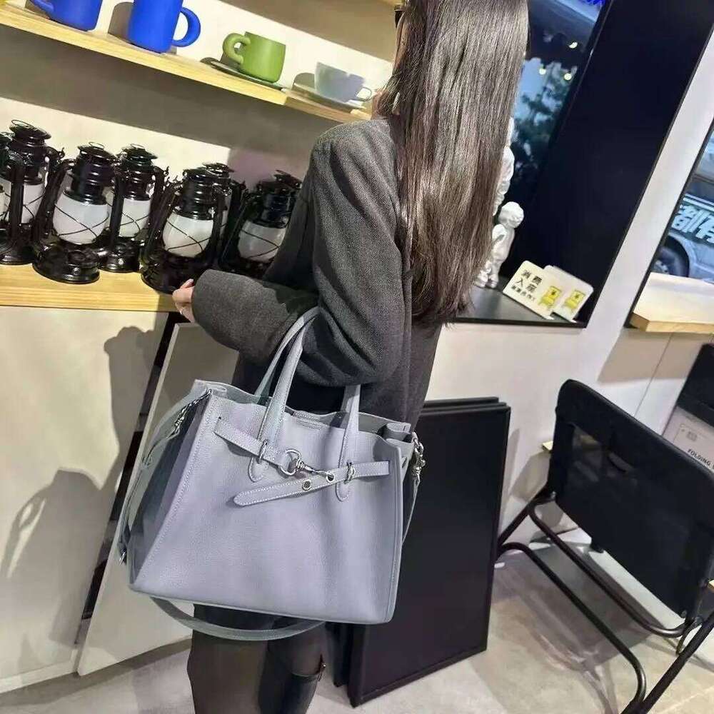 High Quality Genuine Leather Commuter 2025 New Fashion Shoulder Crossbody Bucket Bag Women A Large Handbag