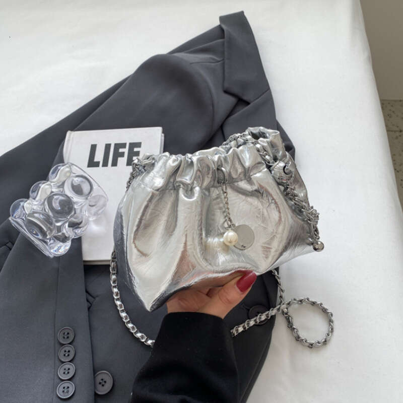2025 New High-End Wrinkled Cloud Bucket Niche Light Luxury Versatile Chain Fashion Single Shoulder Crossbody Women's Bag