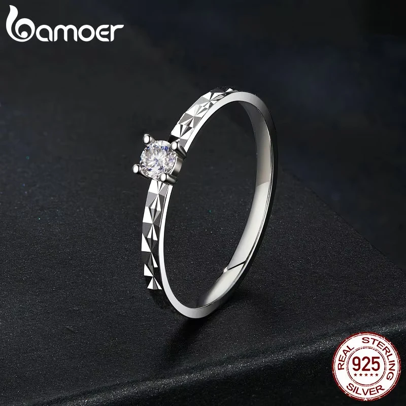 BAMOER 925 Sterling Silver Round Cut Solitare Moissanite Engagement Ring for Women, White Gold Plated Wedding Band Promise Rings Women Fine Jewelry MS