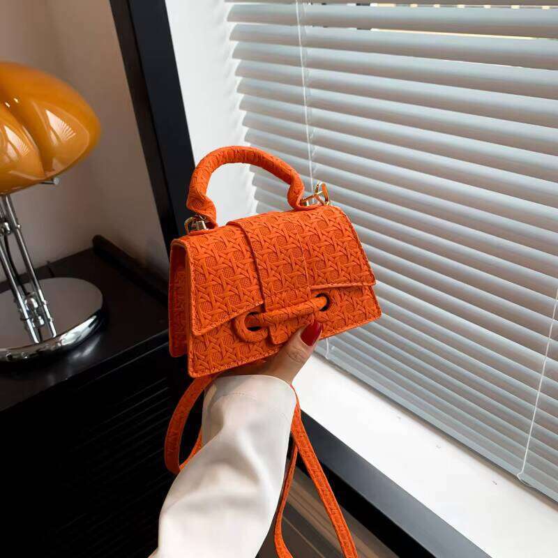 DHgargets 2025 Lattice Popular Fashion Style Elegant Golden Chain Pu Leather Mini Bags Women Handbags