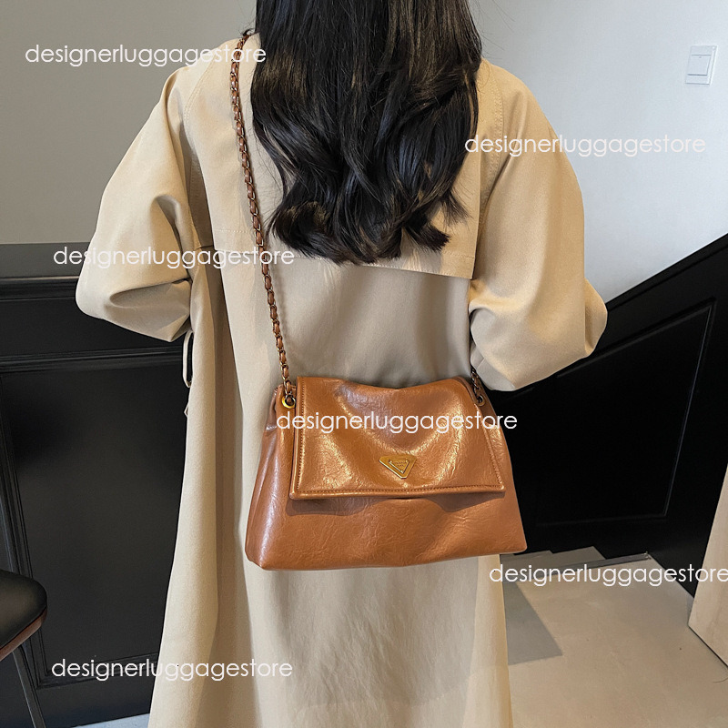 designer Vintage Large Capacity Shoulder Bag for Women 2025 New Chain Underarm Bag Soft Leather Texture Commuter Handbag Crossbody Bag