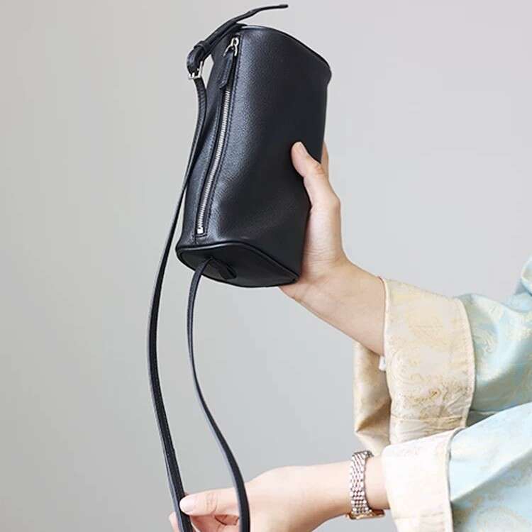 90s Pencil Case Cylinder Minimalist Mini Crossbody Underarm Handheld Pen Holder Bag 2025 Autumn Winter