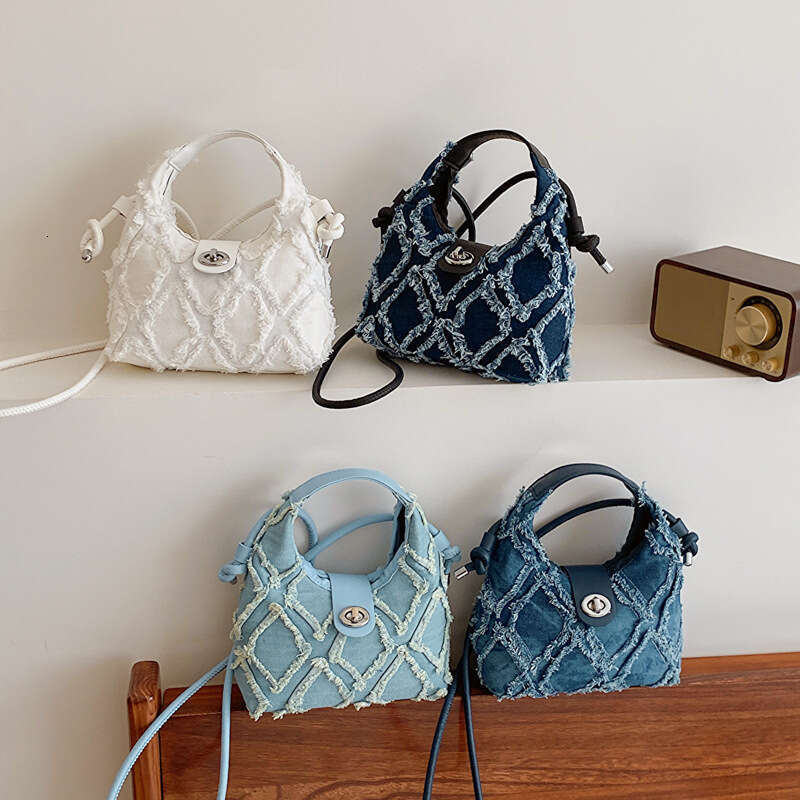 Fashionable High-End Women's Internet Celebrity Same Style Niche Design Denim Quilted Handbag Versatile Shoulder Bag