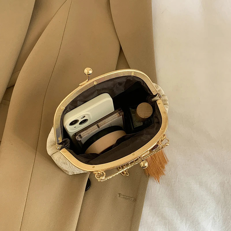 Retro Evening Bag Women Handbags Vintage Chain Tassels Shoulder Bags Lock Shell Clip Crossbody Bag Female Purse 250606