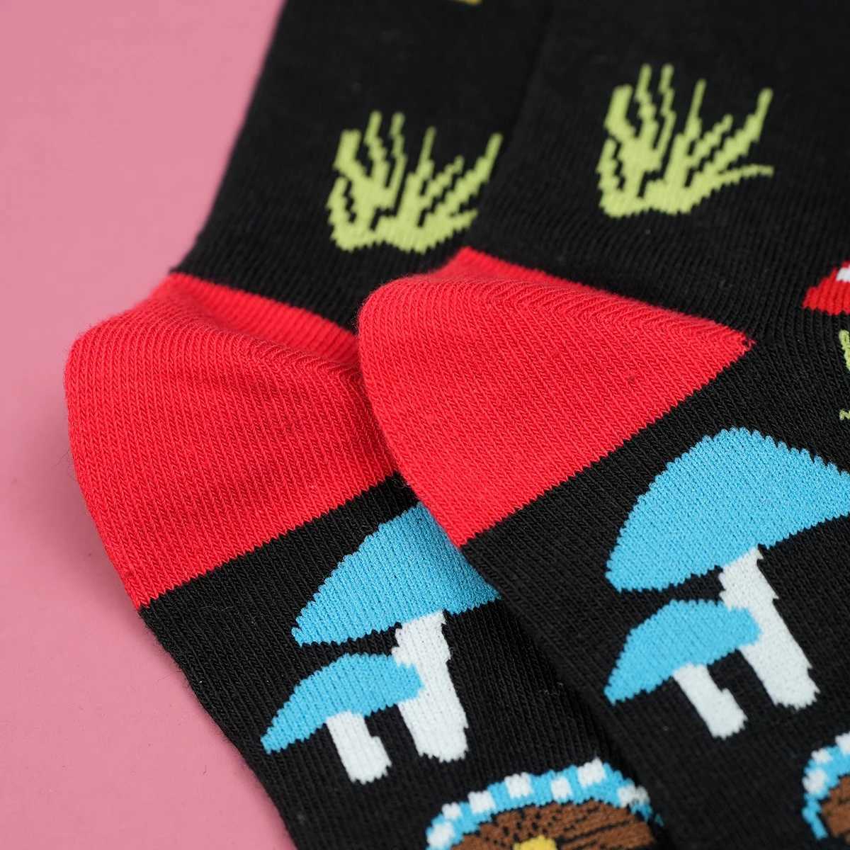 1 Pair Multicolor Mushroom Umbrella With Black Background Breathable Mens and Womens Mid-calf Socks Suitable For All Seasons Z250610