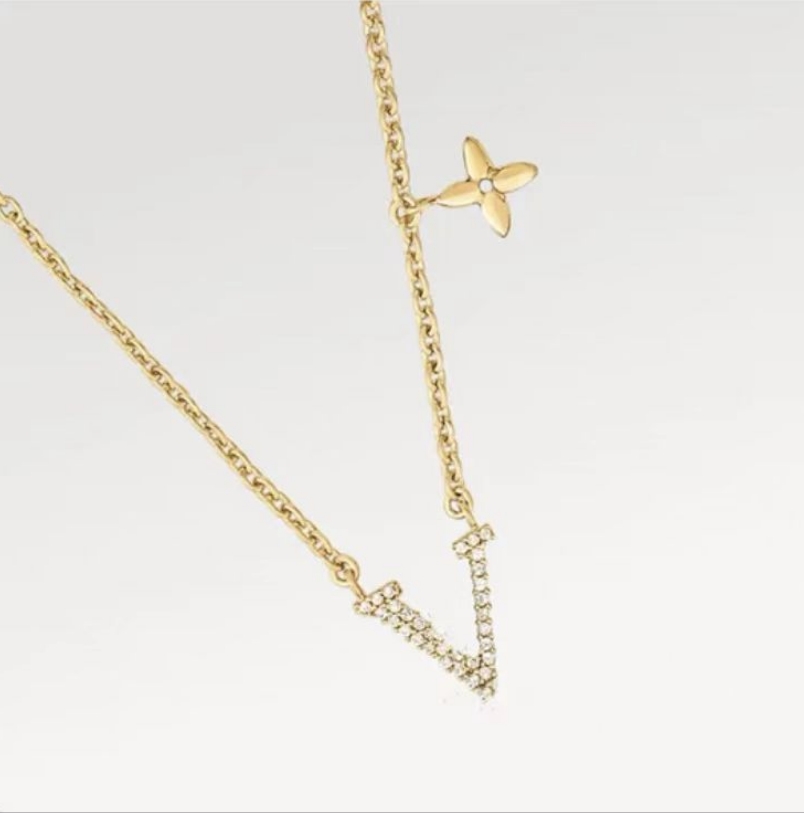 Chic Gold Designer Necklace for Women Versatile Accessory for Weddings & Parties