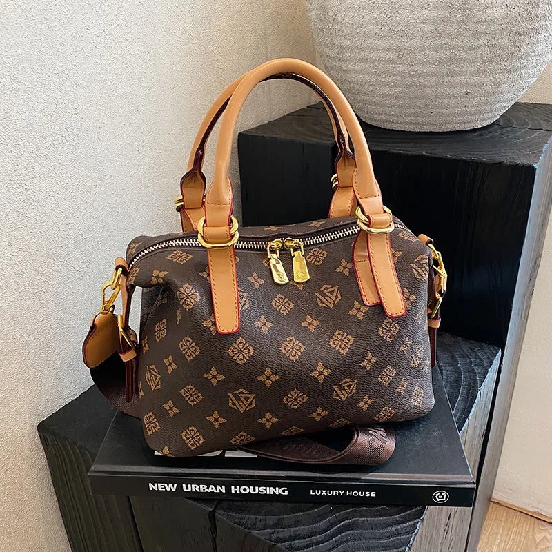 Designer bag 2025 new luxury tote bag crossbody bag shoulder bag fashionable and high-quality versatile handbag versatile bag essential for going out on the street 22