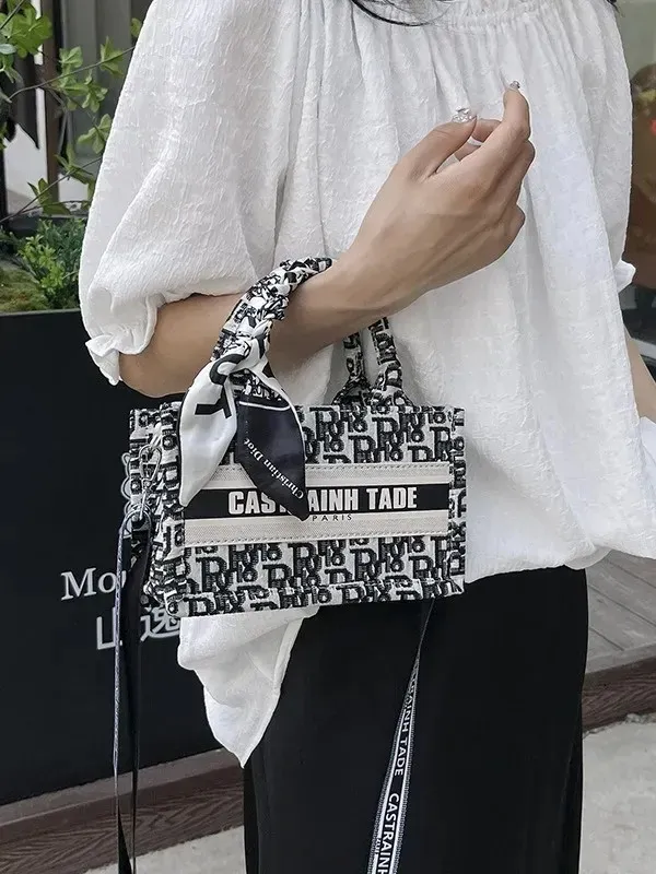 Shoulder Bag Crossbody Purse Designer 2025 New summer large-capacity commuter bag high-quality super hot handbag 01