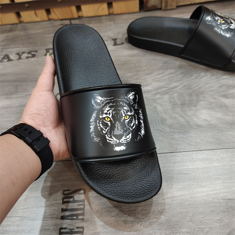 hot free shipping Designer Shoes for men outdoor sliders indoor summer slippers sport beach shoes classic womans casual vintage Scuffs black