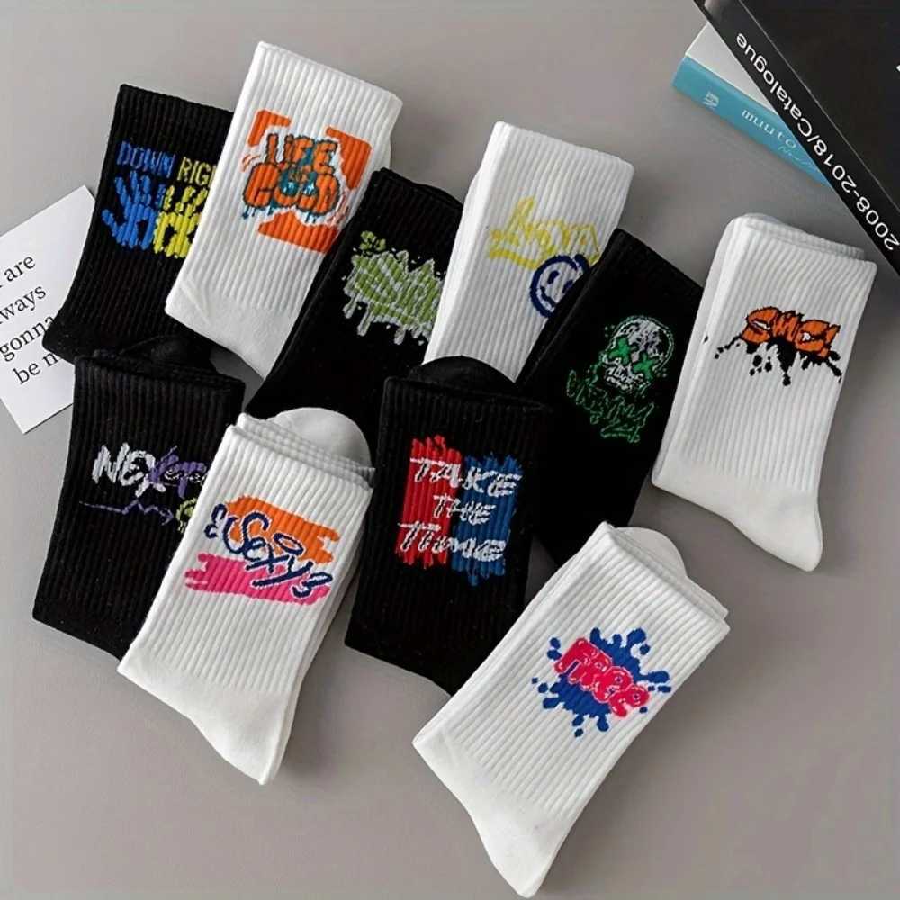 Random 5 Pairs of Large Size Socks Sweat-Absorbent Sports Basketball Stockings Spring and Summer Black and White Mens Mid-Calf Socks Z250610