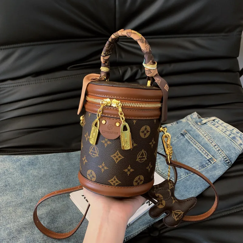 Shoulder Bag Crossbody Purse Designer 2025 New women's new fashion senior cylindrical one-shoulder bucket crossbody bag