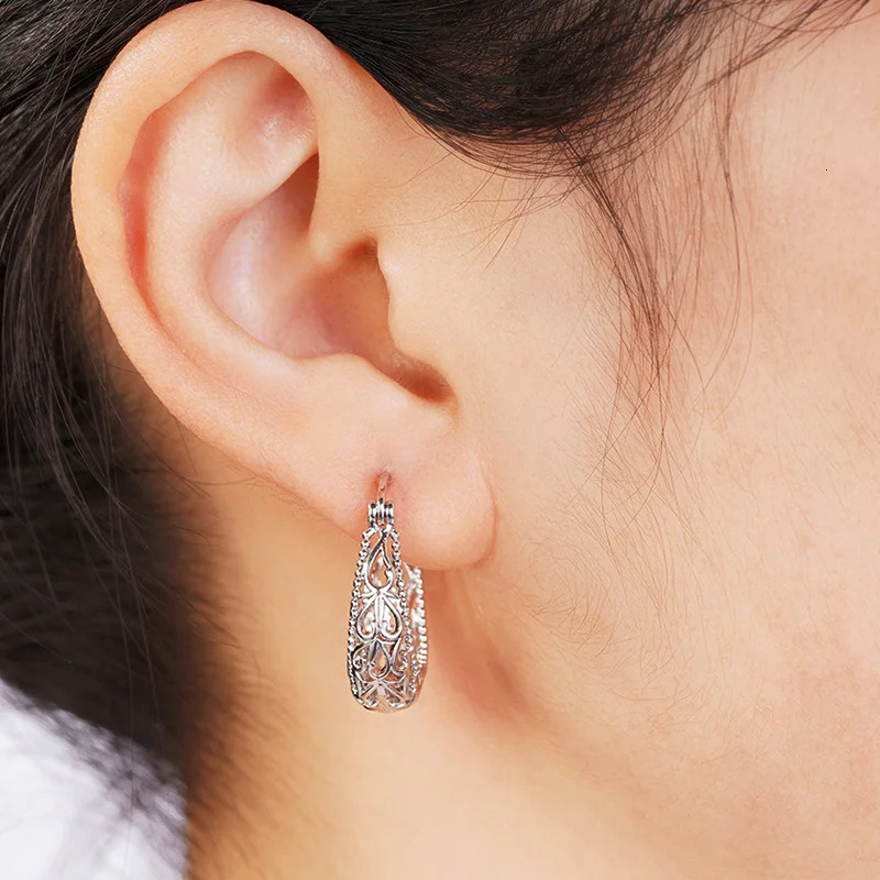 Huitan Graceful Hollow-out Hoop Earrings Lady Elegant Delicate Accessories for Anniversary Metal Silver Color Jewelry 250610
