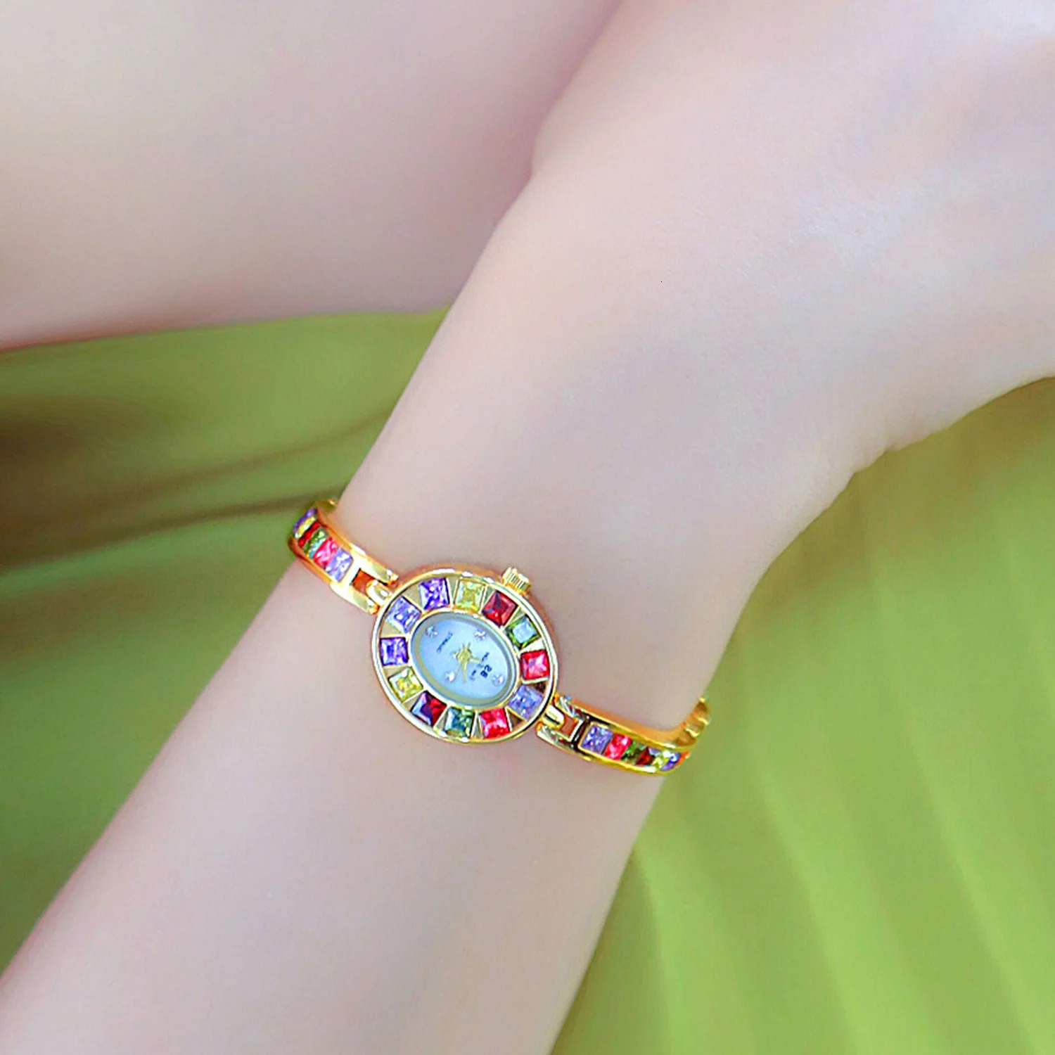 Women Watches High Quality Colorful Diamonds Dial Bracelet Ladies Watch Fashion Small Gold Quartz Wristwatches Gifts 250606