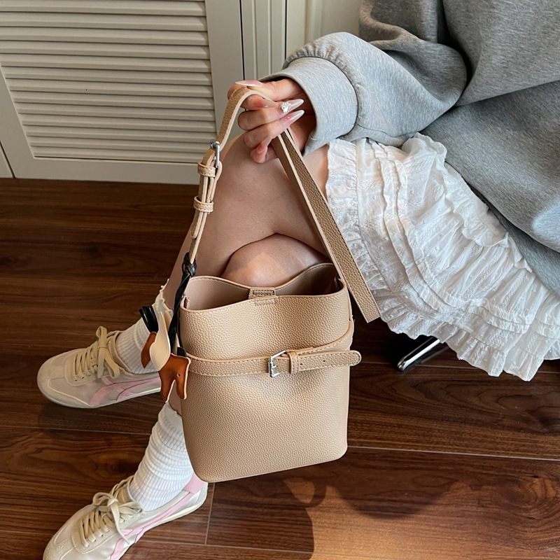 Free shipping designer Bag New French Style Niche High-end Bucket Bag Casual Shoulder Bag Daily Commute Versatile Gentle Handbag Women Bag