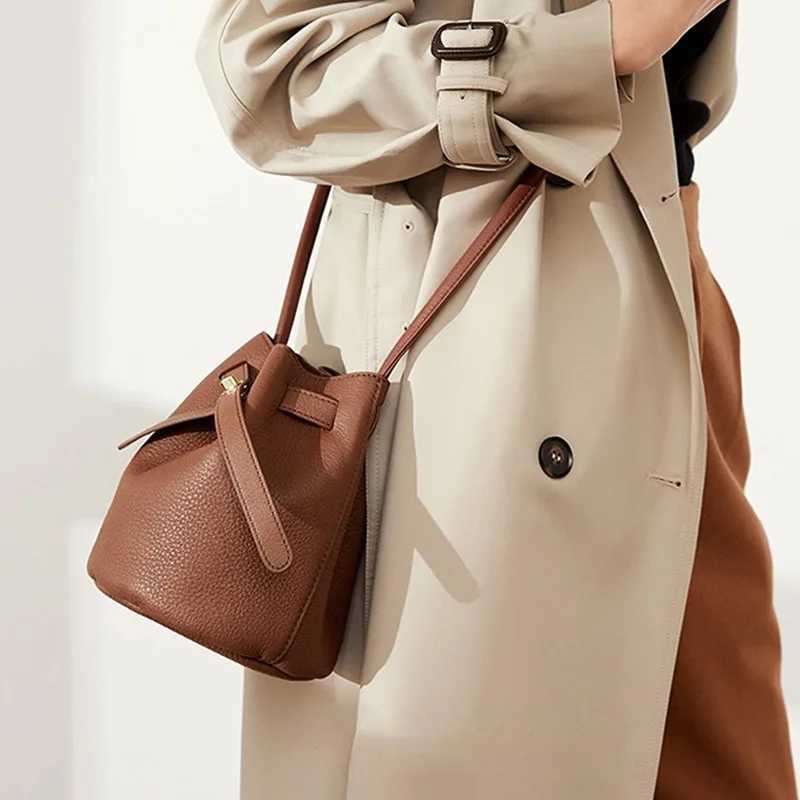 2024 New Litchi Pattern Womens Bucket Bag with Lock Cylinder Shoulder Bag Crossbody Small Bag Mobile Phone Bag XJ250610