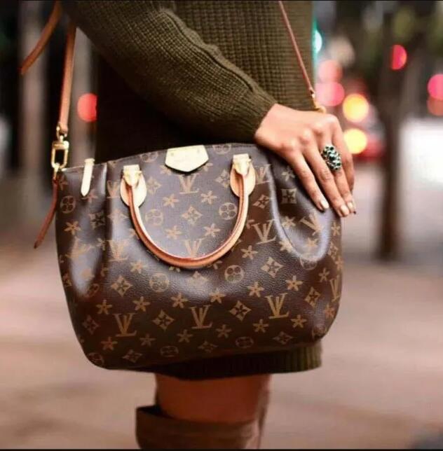 Luxurys Designer bags Famous leather Woman Shoulder bag Tassels Totes Women Handbags Lady Letter Messenger Evening Bags Crossbody Bags Shopping Bag