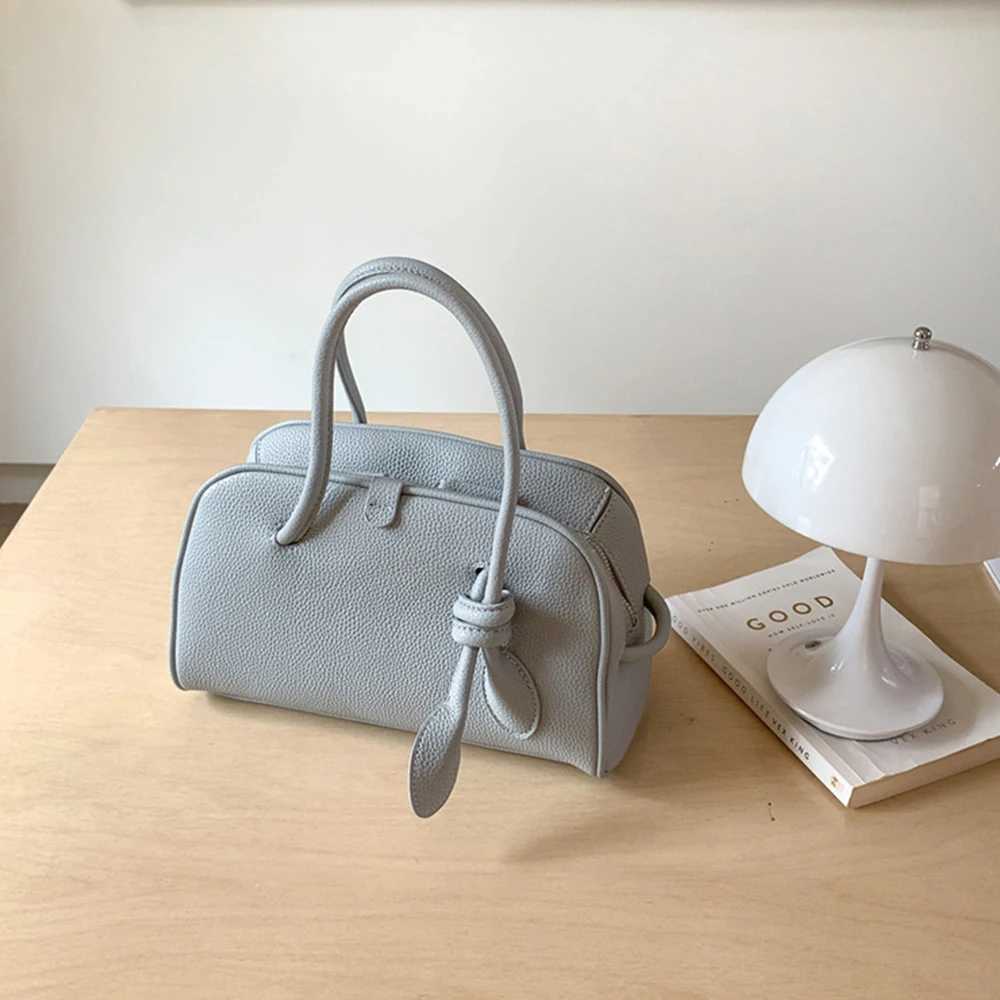 Persality Pu Handbags Solid Color Twist Handle Decor Texture Bost Bag Large Capacity Fem Versatile Daily Handle Packs B250618