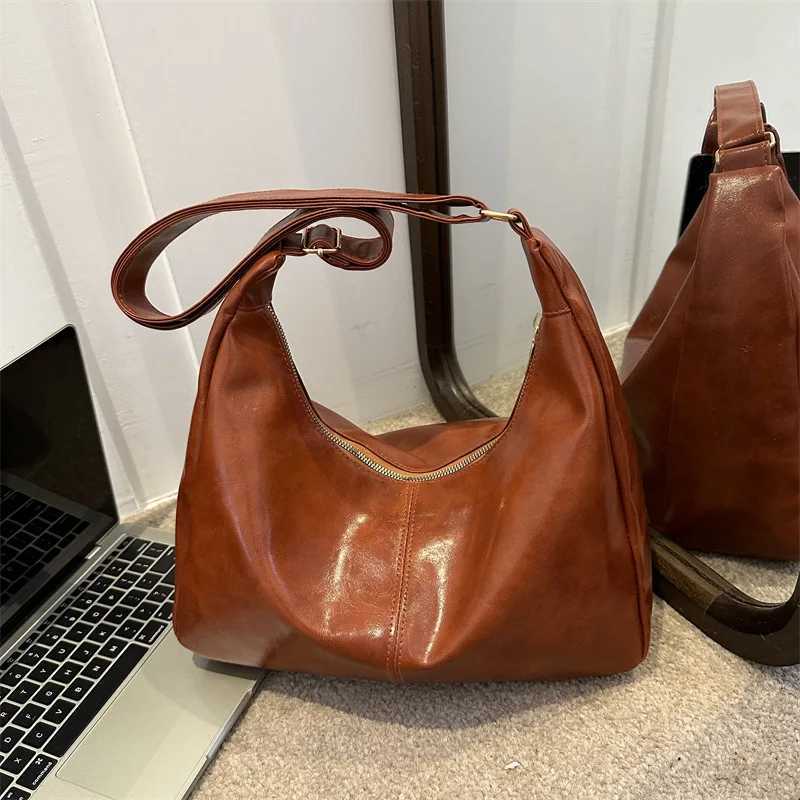 Small Niche Minimalist Underarm Bag Large Capacity Shoulder Bag New Fashionable And Versatile Commuting Tote Bag WomenS CasualXJ250610