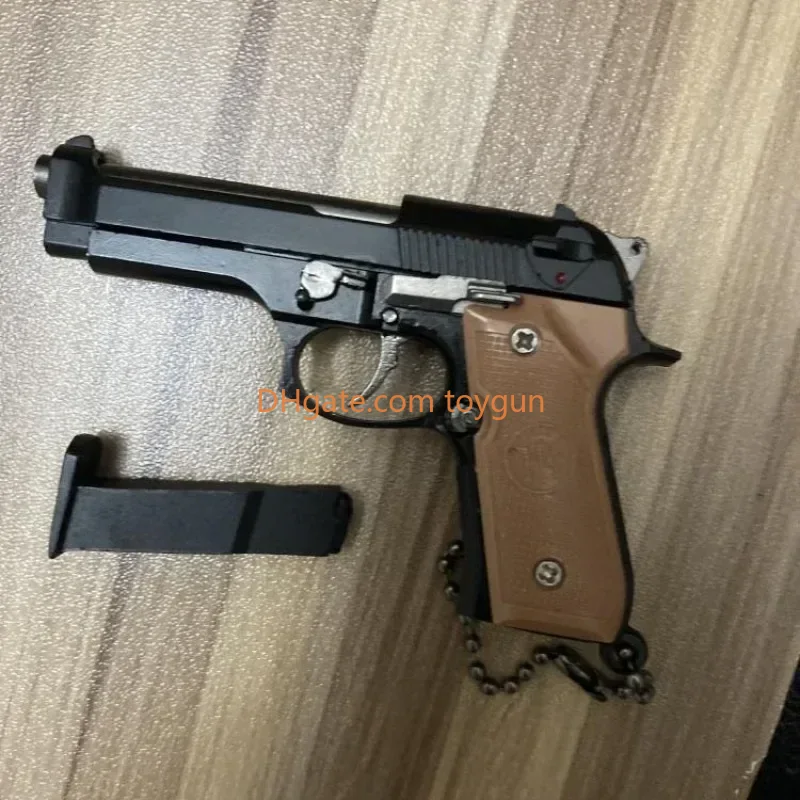 2pcs 1:3 Scale Alloy Metal M92 Pistol Keychain Fidget Toy PUBG Gun Keychain Boys Birthday Gift Mini Gun Model Decor