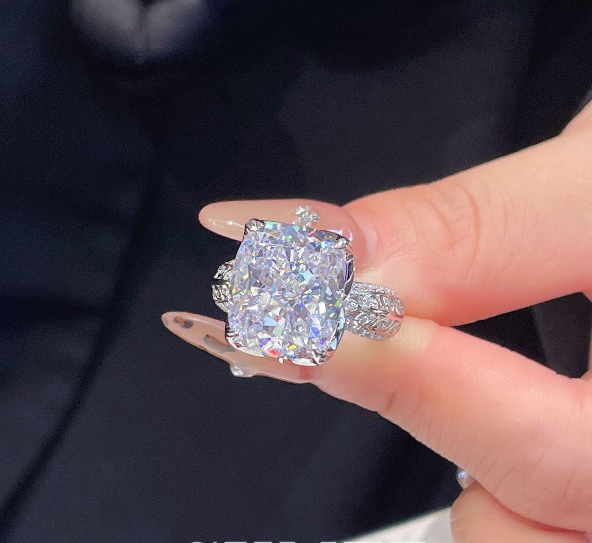 Choucong Gorgeous Wedding Rings Luxury Jewelry 925 Sterling Silver Ice Cut White Lab Moissanite Diamond Sparkling Eternity Party Women Engagement Band