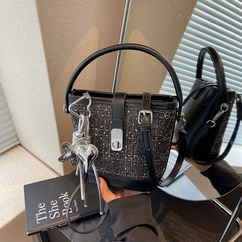 Free shipping designer Bag Luxury Bucket Bag 2025 New Fashion Handbag Shoulder Bag High-Quality Texture Large Capacity Small Bag Crossbody Bag Women B