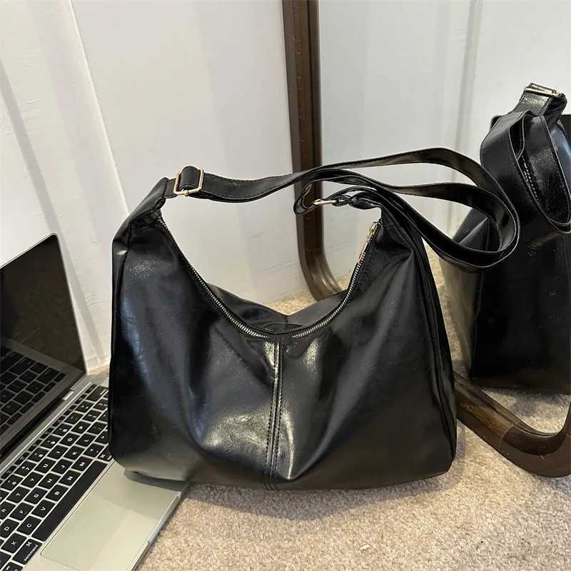 Small Niche Minimalist Underarm Bag Large Capacity Shoulder Bag New Fashionable And Versatile Commuting Tote Bag WomenS CasualXJ250610