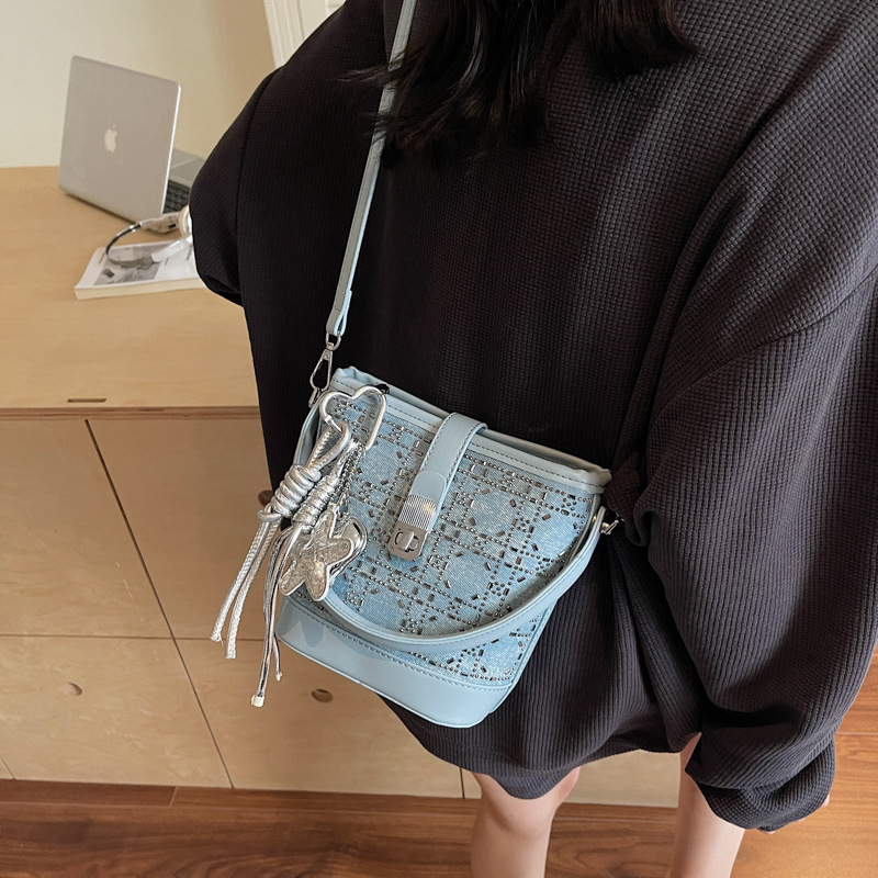 Free shipping designer Bag Luxury Bucket Bag 2025 New Fashion Handbag Shoulder Bag High-Quality Texture Large Capacity Small Bag Crossbody Bag Women B