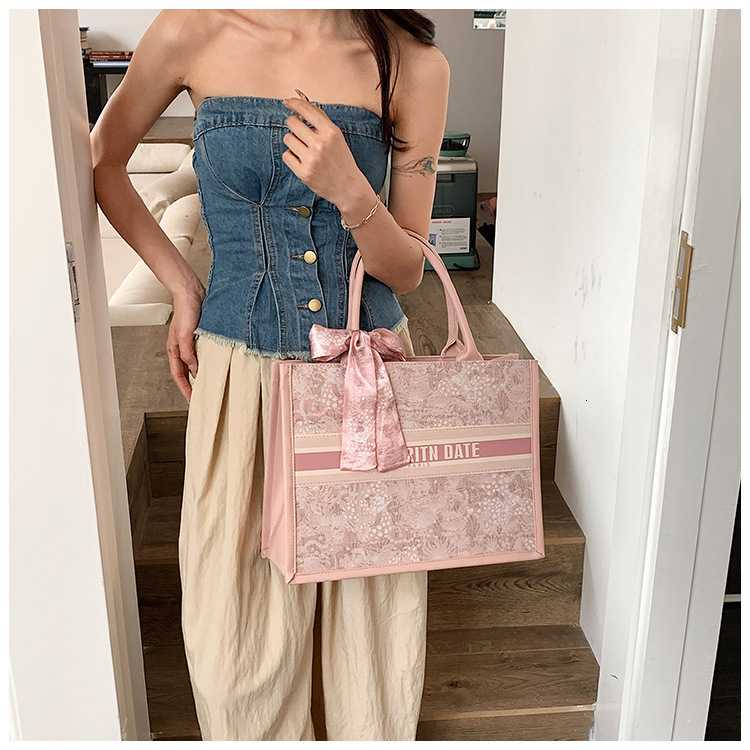 Free Shipping 2025 New Designer Bag Outdoor Beach Bag Large Capacity Embroidered Handbag High-quality Commuting Handbag High-end Trendy Women's S